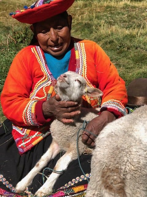 Cena típica pelas ruas de Cusco