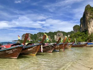 Longtails em Krabi Ao Nang na Tailândia