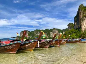 Longtails em Krabi Ao Nang na Tailândia