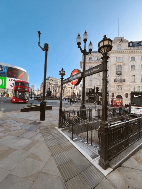 Underground - metrô londrino e a Picadilly Circus