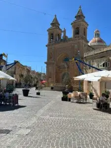 Praça principal de Marsaxlokk